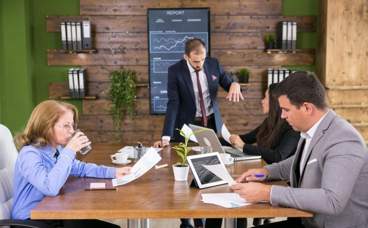 business-people-having-brainstorm-meeting-conference-room-businessman-suit_482257-31204